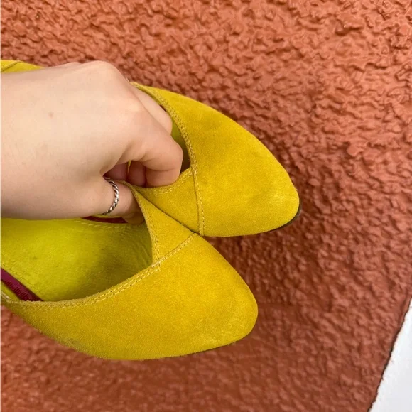 Toms Julie Flat Bright Yellow Bold Suede Pointed Toe Slip On 8.5 Business Casual - Picture 3 of 6